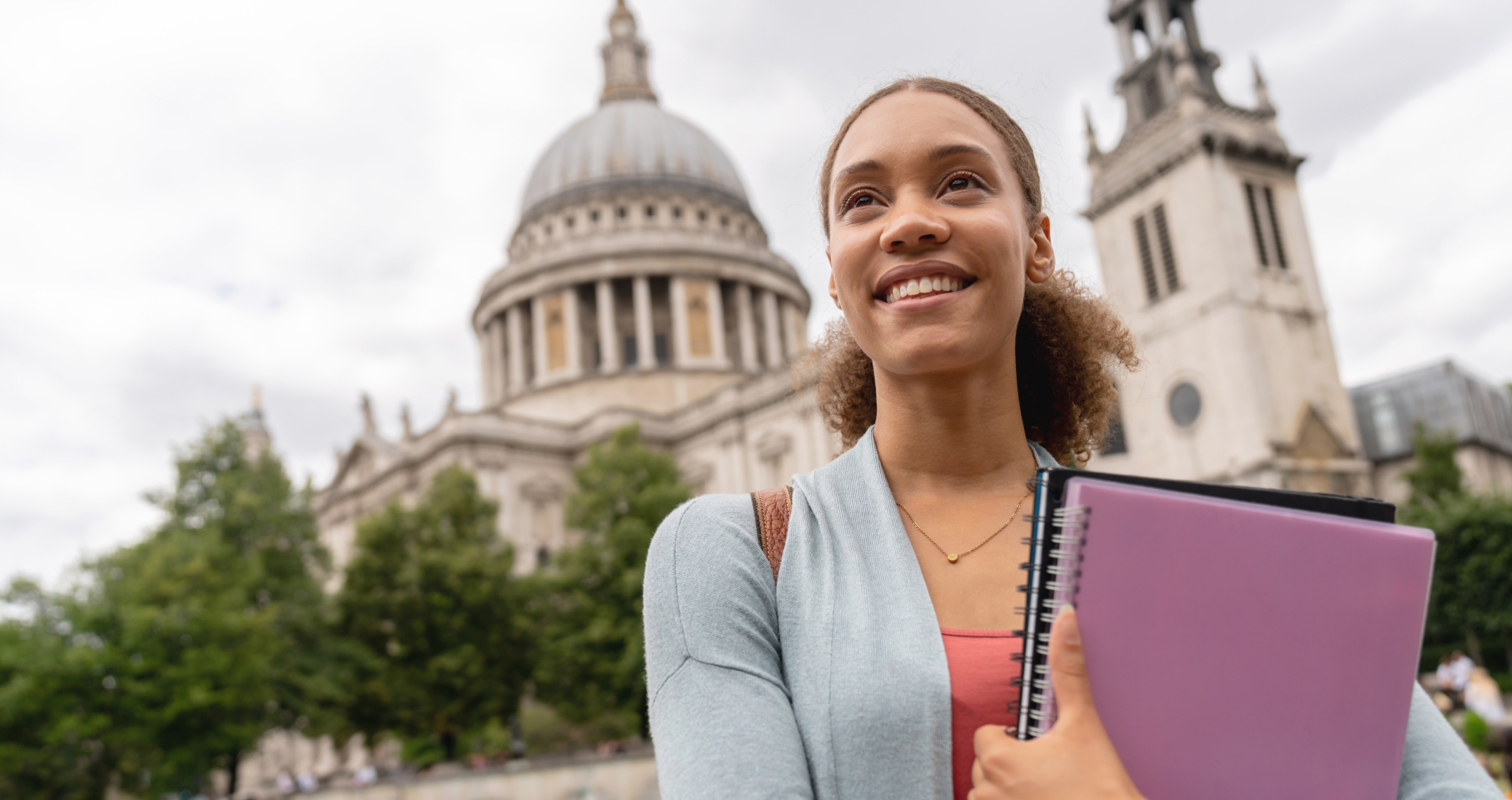 учеба в университете за границей. курсы английского. студенты. Is she student a english. Is she student a english.